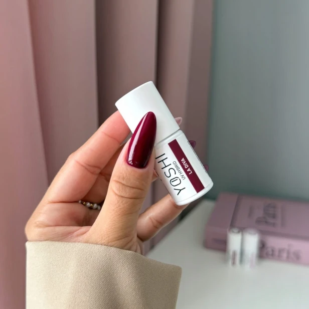 Yoshi Lakier Hybrydowy La Premiere 243 La Diva 6ml