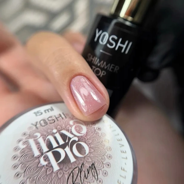 Yoshi Top hybrydowy do paznokci UV LED Shimmer Silver srebrne drobinki 10ml